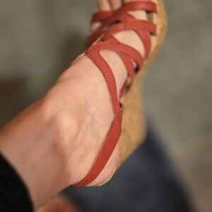 boc Women's Rust Strappy Wedge Sandals
